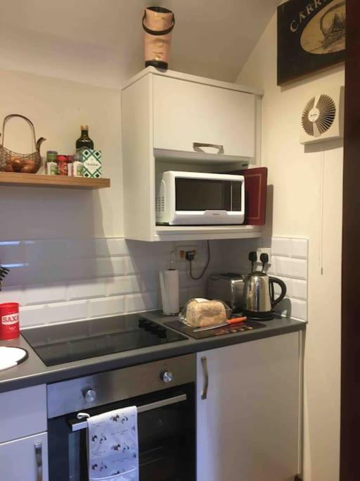 The Grooms Loft Self Contained Apartment Milton Abbas 외부 사진