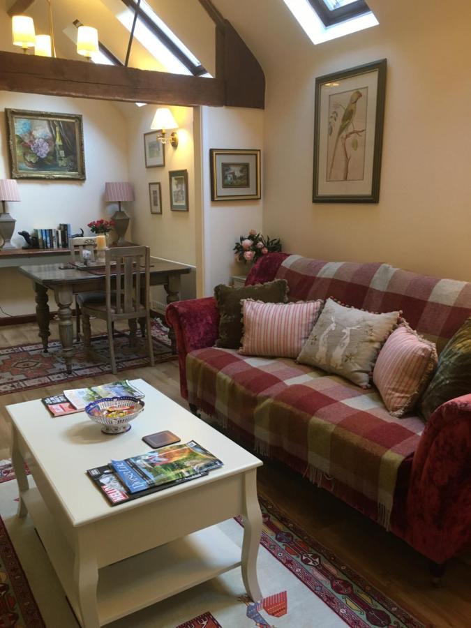 The Grooms Loft Self Contained Apartment Milton Abbas 외부 사진