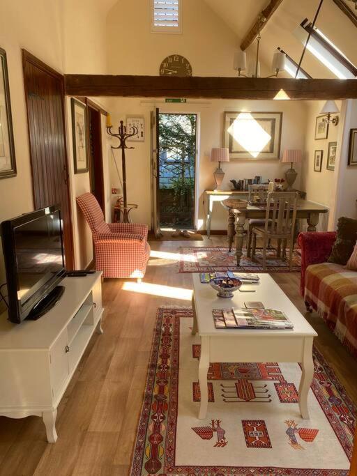The Grooms Loft Self Contained Apartment Milton Abbas 외부 사진