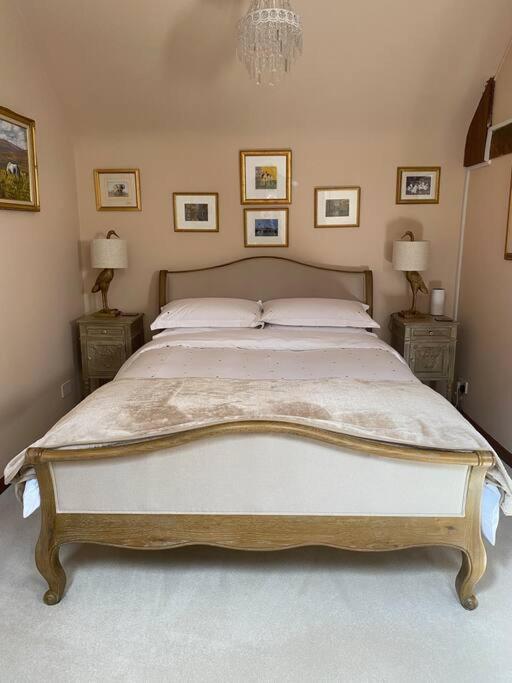 The Grooms Loft Self Contained Apartment Milton Abbas 외부 사진