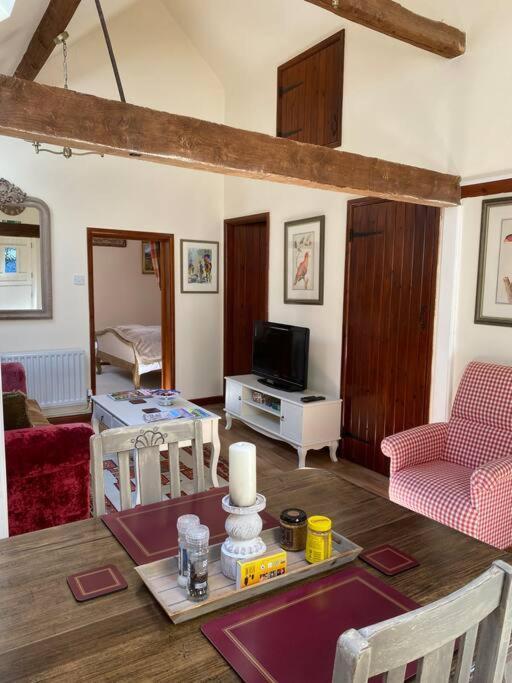 The Grooms Loft Self Contained Apartment Milton Abbas 외부 사진
