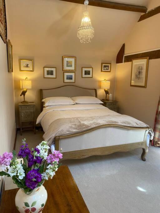 The Grooms Loft Self Contained Apartment Milton Abbas 외부 사진