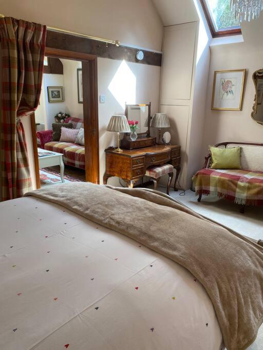 The Grooms Loft Self Contained Apartment Milton Abbas 외부 사진