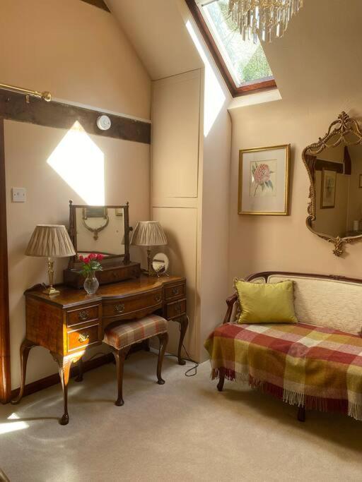 The Grooms Loft Self Contained Apartment Milton Abbas 외부 사진